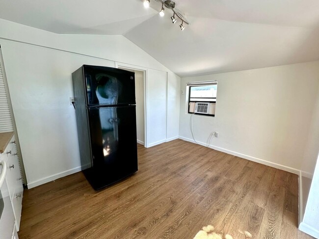 Foto del edificio - 6101 Webster Ave