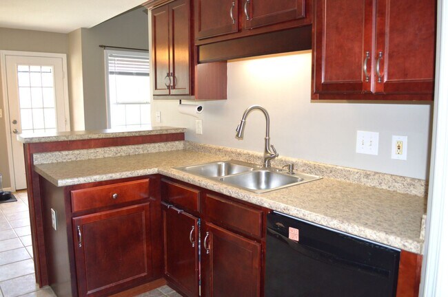 Foto del edificio - 5 Bedroom 2.5 Bathroom Home