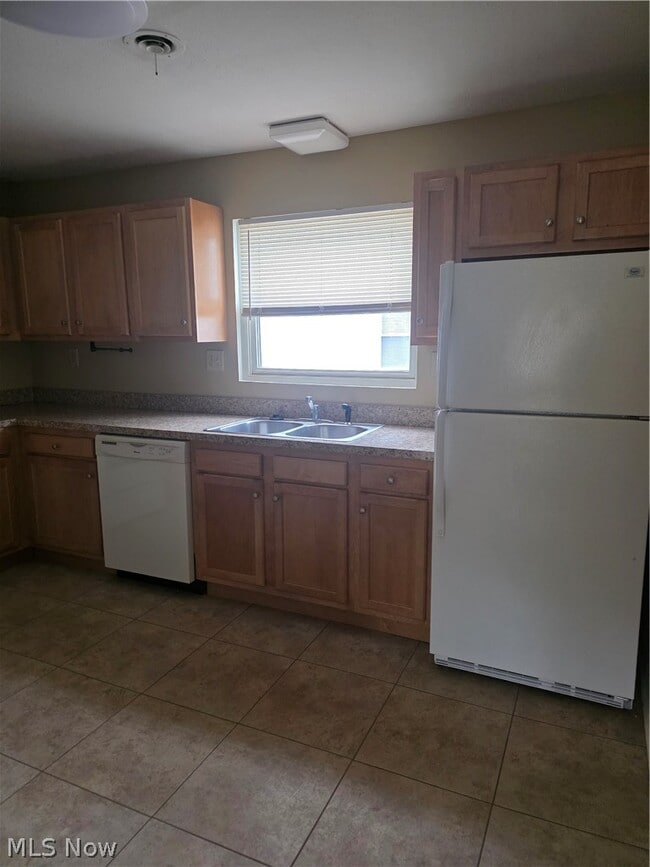 Building Photo - 9889 Johnnycake Ridge Rd