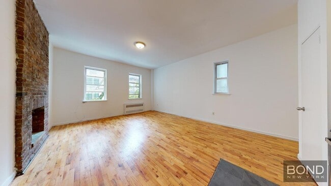 Building Photo - 342 E 87th St