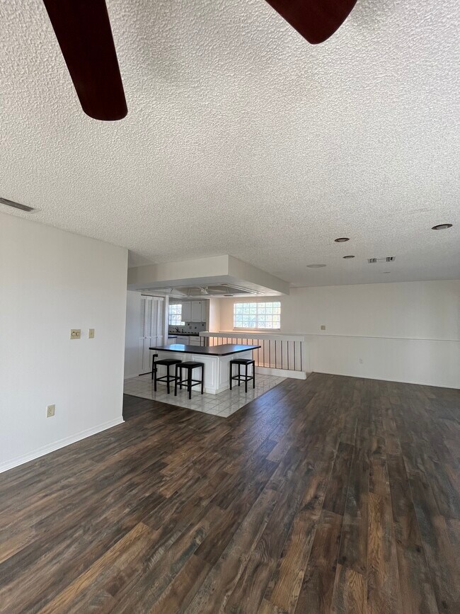 Foto del edificio - 141 Lake Shore Dr N