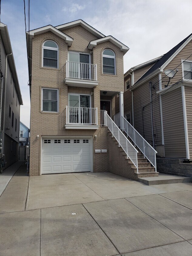 87 W 43rd St Unit 2, Bayonne, NJ 07002 Condo for Rent in Bayonne, NJ