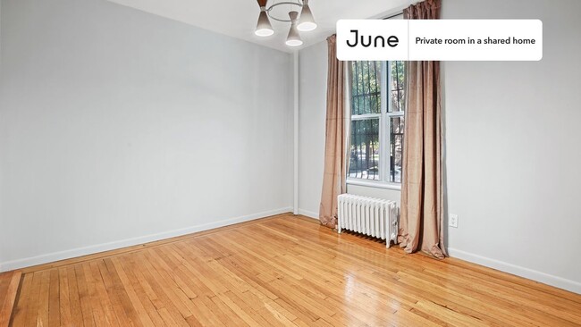 Building Photo - Private bedroom in 4 bed/1 bath Home