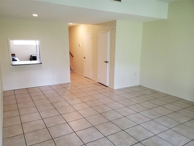 Foto del edificio - 2731 N Blair Stone Rd