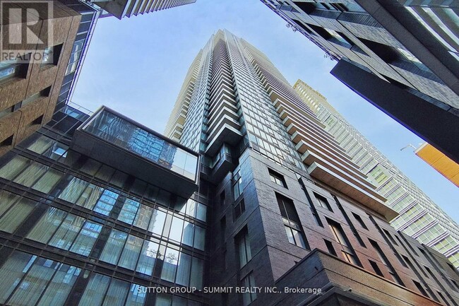 Building Photo - 125-125 Blue Jays Way