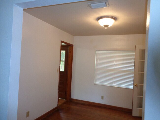 Foto del edificio - 6306 Romilly Dr