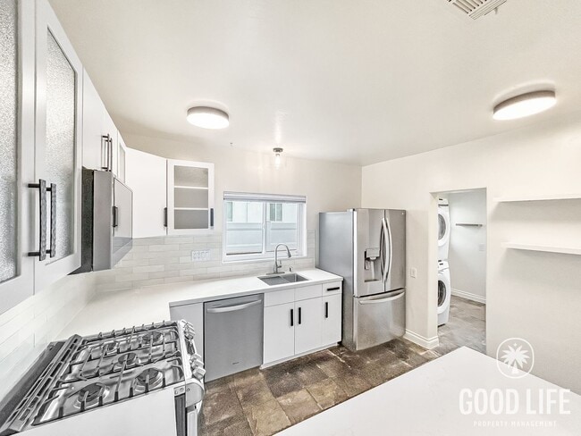 Building Photo - Beautiful 2BD/2BA W/ Detached Garage and A/C in Talmadge!