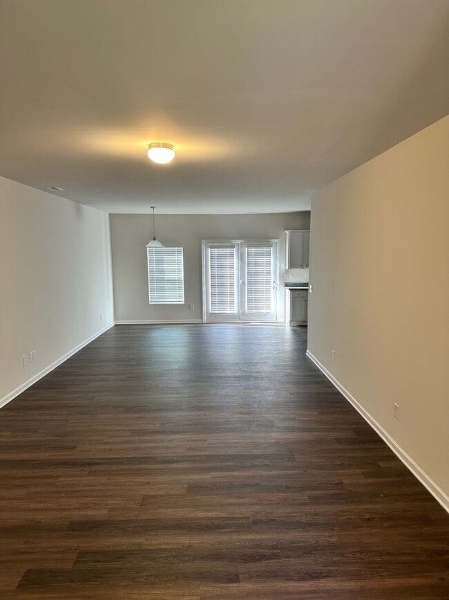Building Photo - 2805 Plantation Way