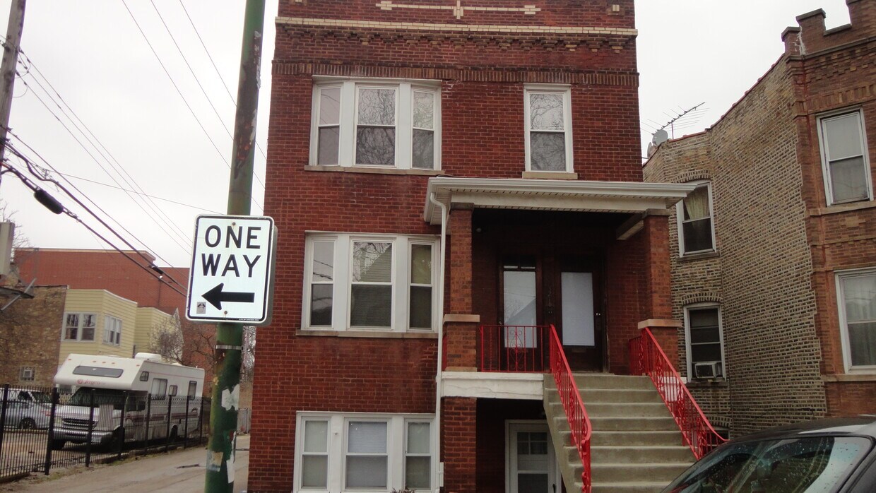 Front of Building - 3216 N Lawndale Ave