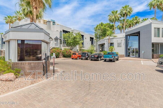 Building Photo - 3633 N 3rd Ave