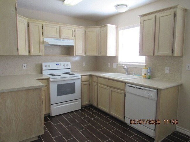 Building Photo - 7802 Wolf Dr