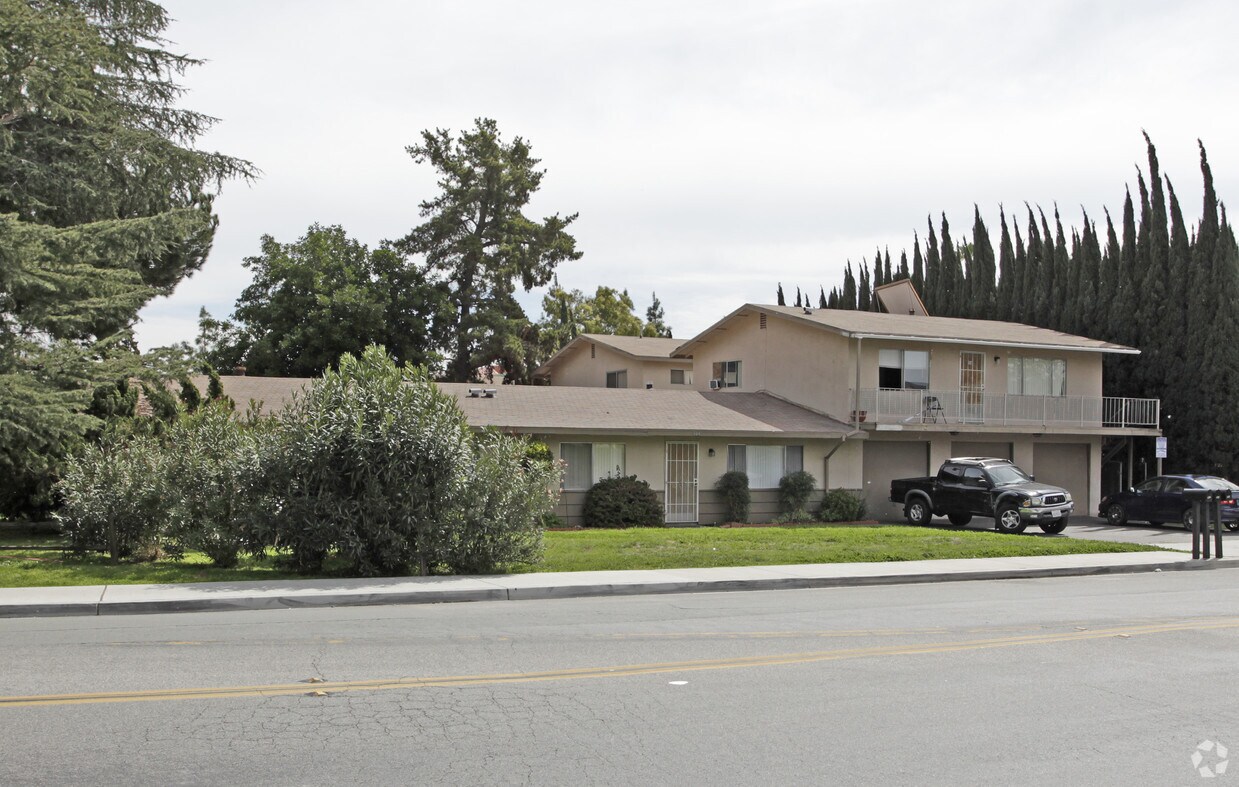 Building Photo - 902-906 S Hale Ave