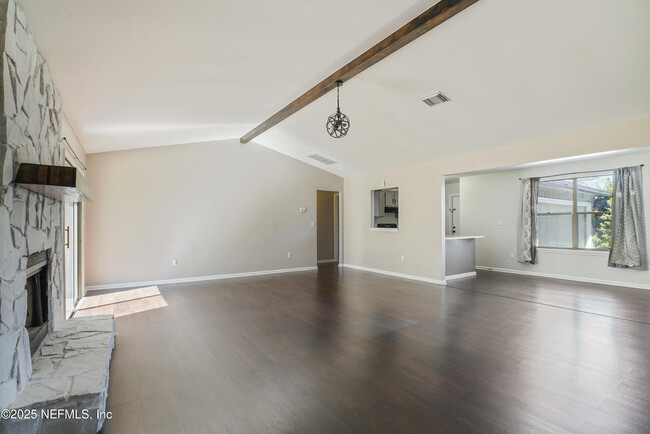 Building Photo - 4550 Forest Haven Dr S