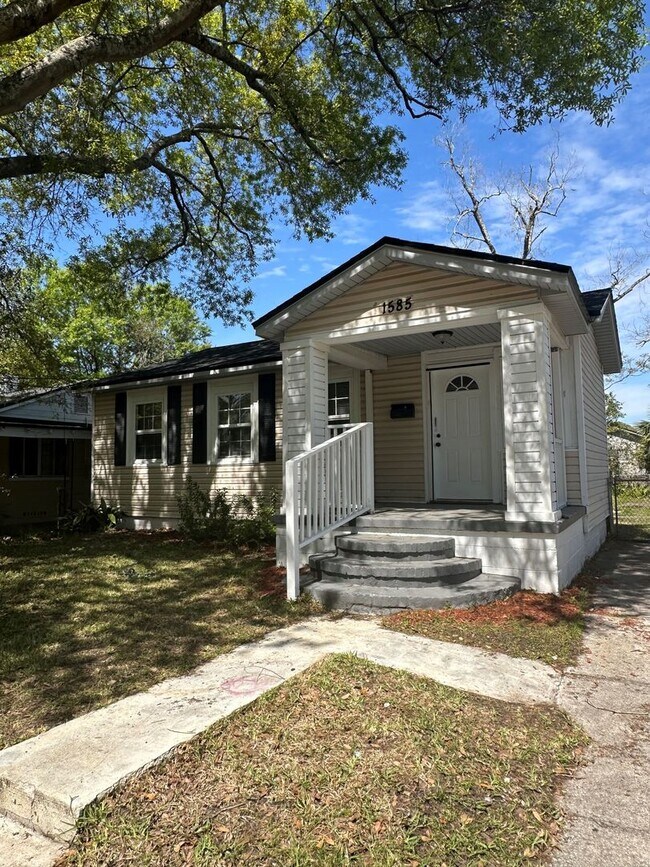 Building Photo - Welcome to This Charming Northside Property!