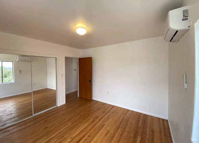 Building Photo - 5073 E Mountain View Dr