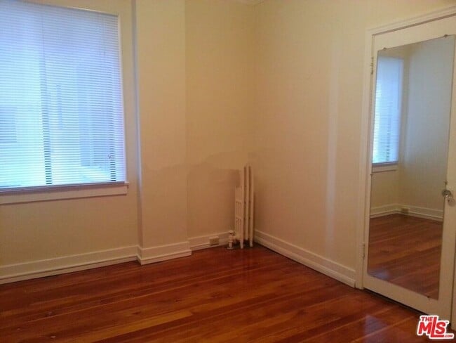 Foto del edificio - 630 S Kenmore Ave