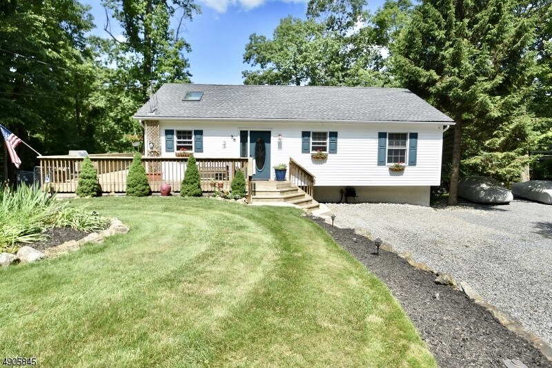 Primary Photo - 38 Oneida Ave