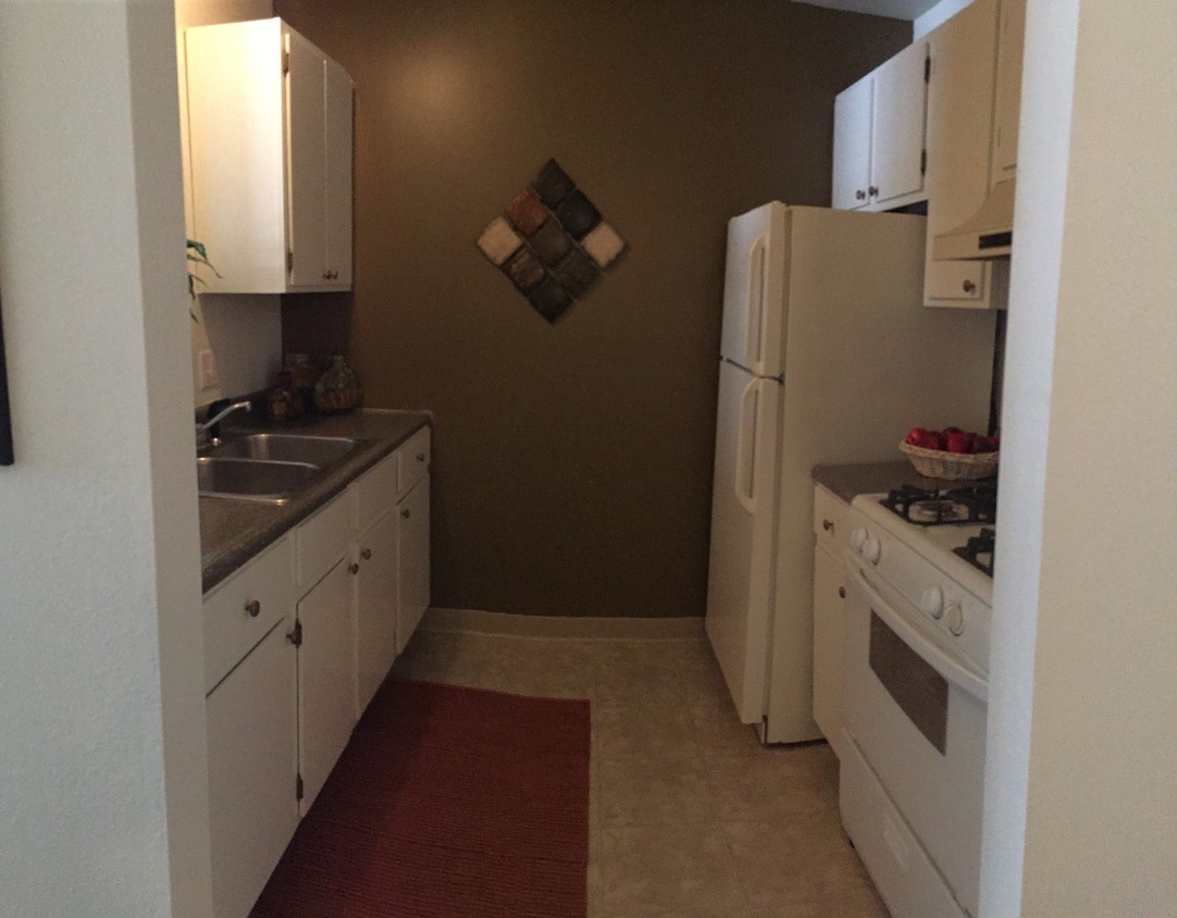 Full Kitchen - Brockton Woods Apartments