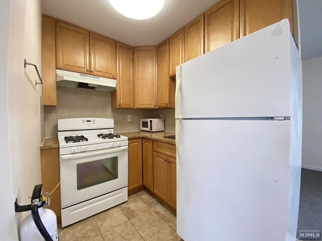 Building Photo - 431 Taylor Ave