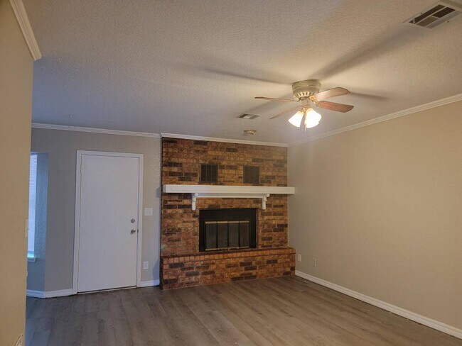 Foto del edificio - 136 N Greenleaf Dr