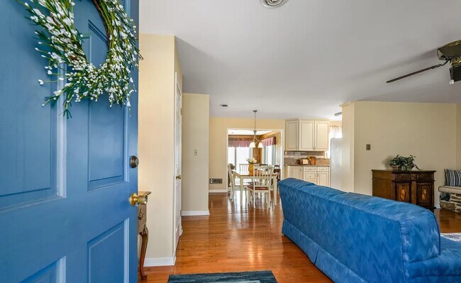 Foto del edificio - 44 Pocahontas Dr