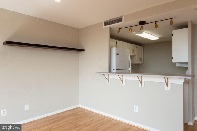 Foto del edificio - 4600 Duke St
