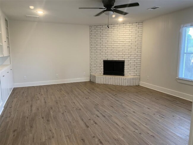 Building Photo - 548 Majestic St