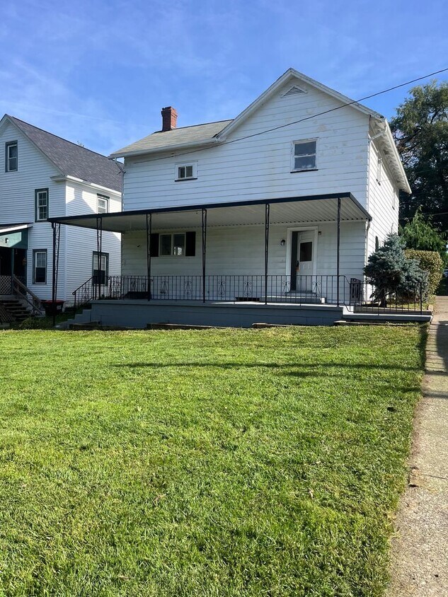 1008 E Washington St, New Castle, PA 16101 House Rental in New Castle