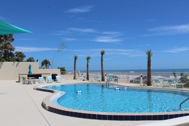 Foto del edificio - Ocean front 2 bed 2 bath condo