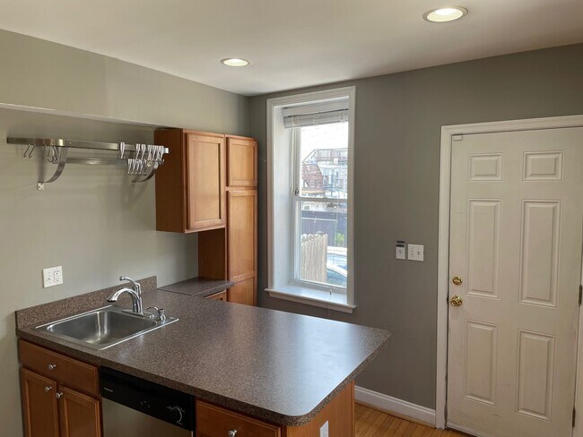 Foto del edificio - 1612 Elkins Ln