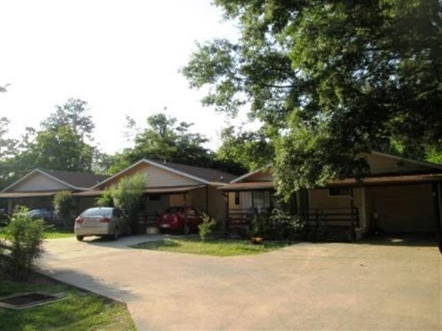 Primary Photo - 702-704 Smith St