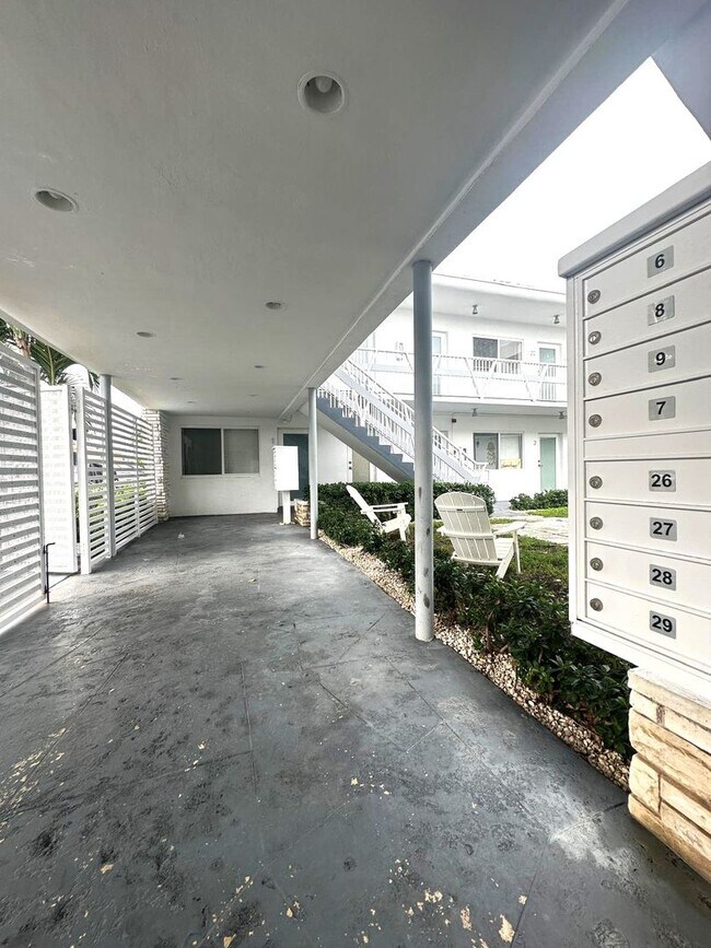 Building Photo - Newly remodeled apartment in the heart of ...