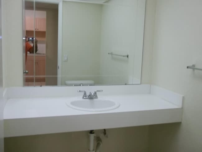 Building Photo - 770 SE 2nd Ave