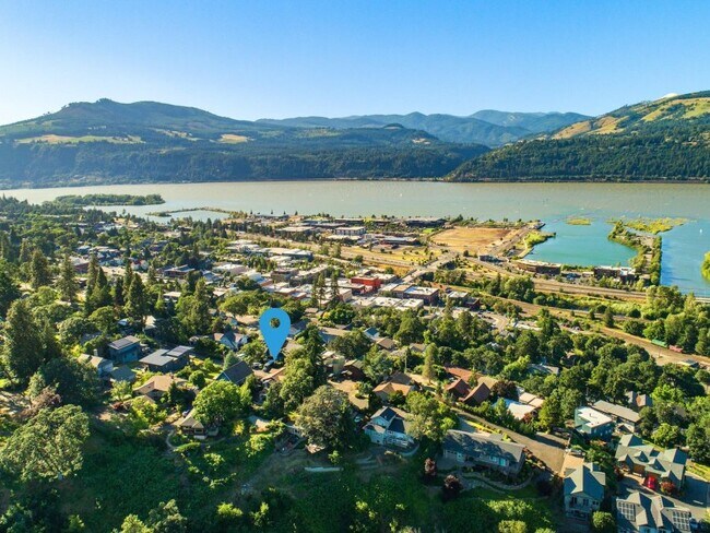 Columbia River Facing North West - 7 Montello Ave