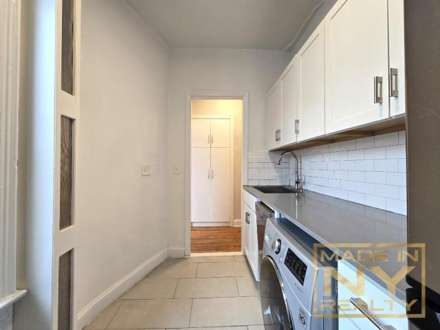 Building Photo - 1 bedroom in ASTORIA NY 11106