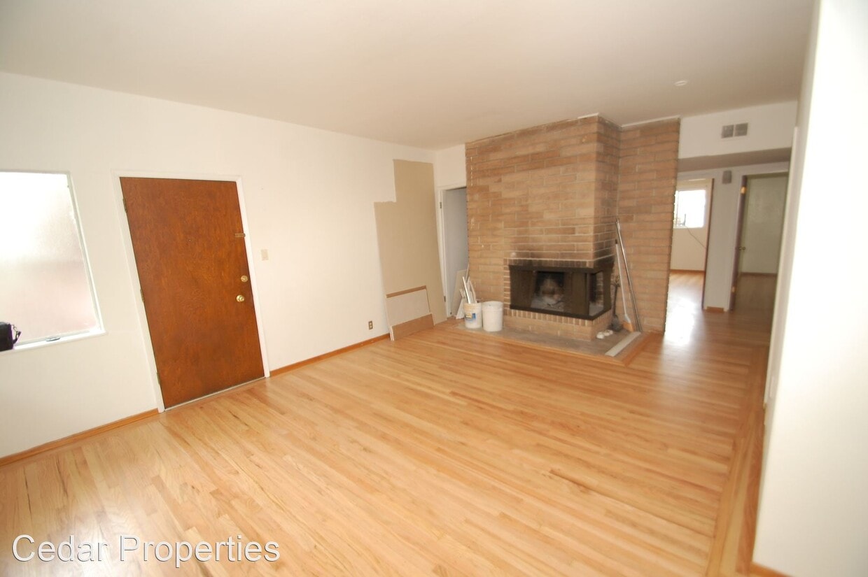 Primary Photo - 2435 Hilgard Ave