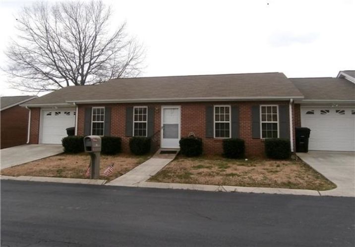 Foto principal - 132 Middleton Ct