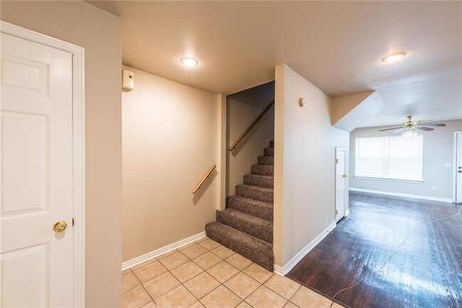 Building Photo - 978 W Peachtree Dr
