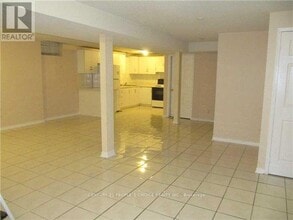 Building Photo - 33 Kingsplate Crescent