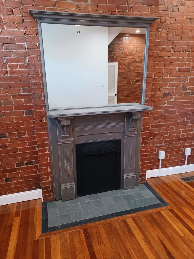 Building Photo - 4224 Chouteau Ave