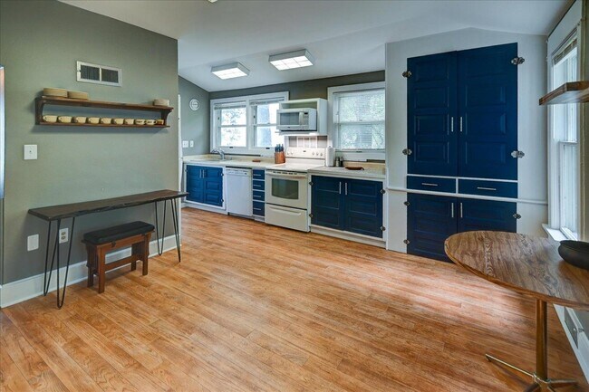 Building Photo - 5026 Lake Mendota Dr