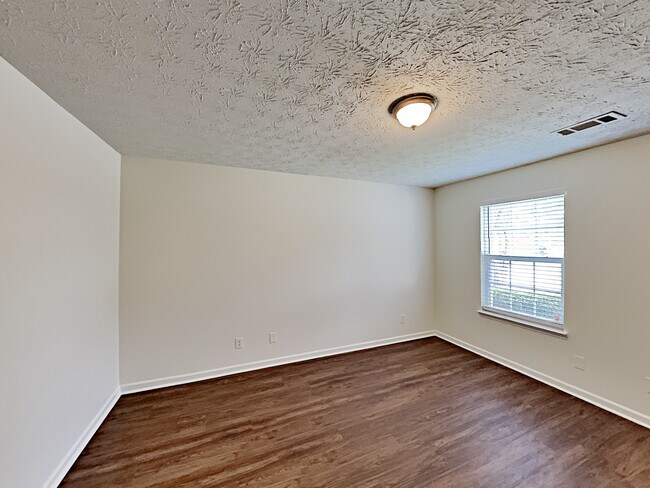Foto del edificio - 2999 Storybook Ln