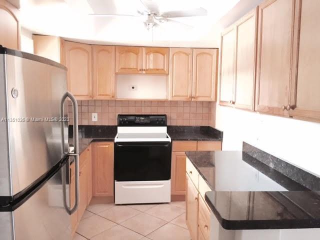 Foto del edificio - 236 Castlewood Dr