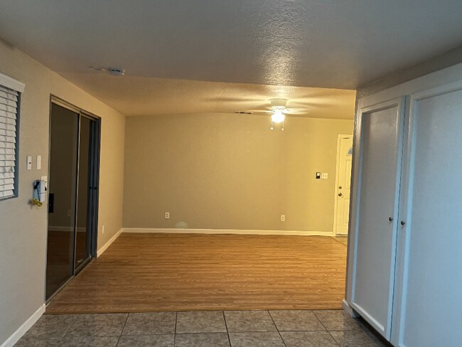 Building Photo - 881 Casselman Dr