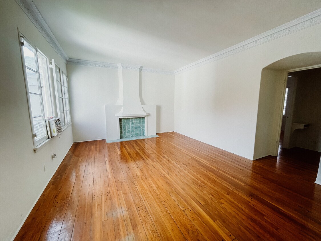 Primary Photo - 5604 W 6th St