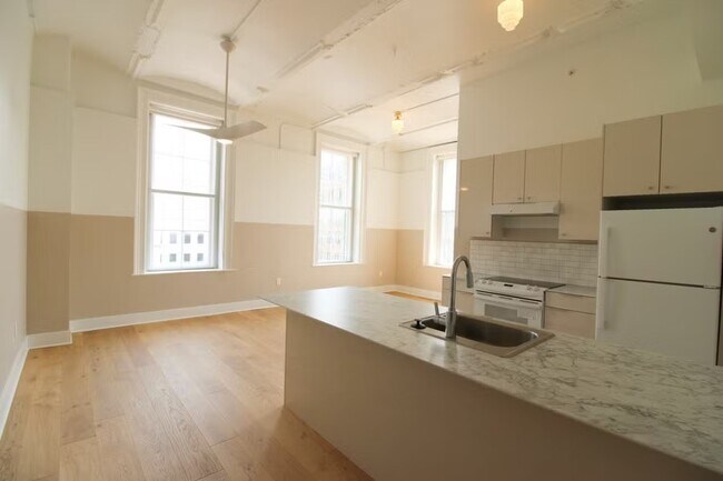 Foto del edificio - 30 W Broad St