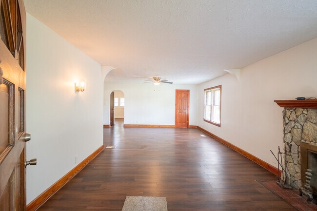 Foto del edificio - 433 N Randall St