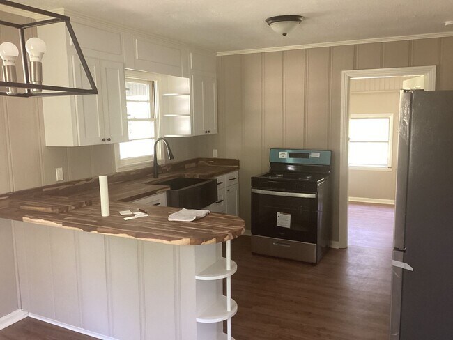 Foto del edificio - Newly Remodeled 3-bedroom 1 bath in North Gadsden