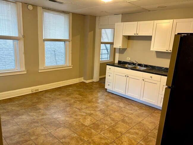 Kitchen - 939 Washington Ave