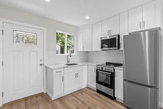 Building Photo - 1745 W 39th St